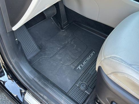 Certified 2025 Hyundai Tucson Limited image 18