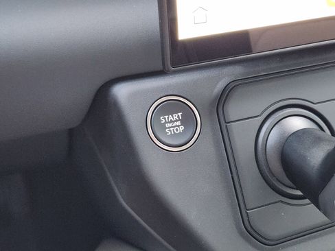 New 2026 Land Rover Defender 110 X-Dynamic SE image 20