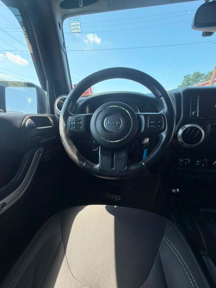 Used 2016 Jeep Wrangler Unlimited Rubicon w/ Dual Top Group AWD/4WD image 23