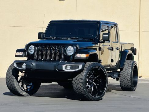 Used 2022 Jeep Gladiator Sport AWD/4WD image 3