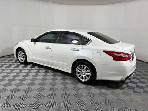 Used 2016 Nissan Altima 2.5 S w/ Power Driver Seat Package image 2