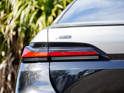 Used 2023 BMW 760i xDrive 760i xDrive image 7