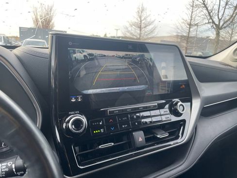 Used 2021 Toyota Highlander Platinum image 17