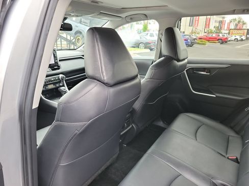 Used 2022 Toyota RAV4 XLE Premium FWD image 17