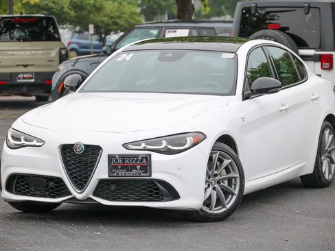 Used 2024 Alfa Romeo Giulia Ti AWD/4WD image 21