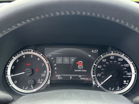 Used 2023 Toyota Highlander XLE AWD/4WD image 7