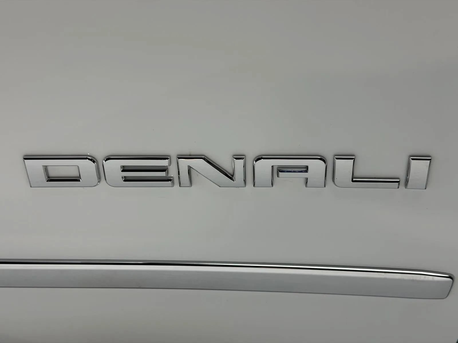 Used 2017 GMC Yukon Denali w/ Open Road Package RWD image 10