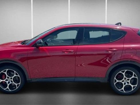 Used 2024 Alfa Romeo Tonale Veloce w/ Premium Interior Package AWD/4WD image 15