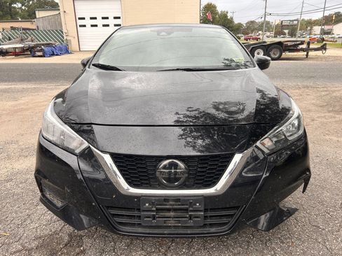 Used 2021 Nissan Versa SV image 3
