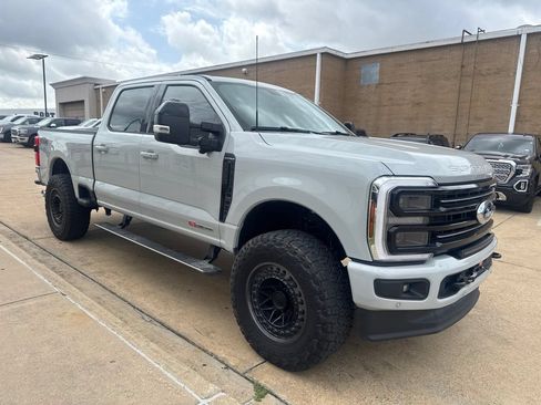 Used 2025 Ford F250 Platinum AWD/4WD image 3