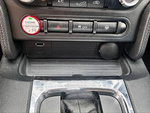 Used 2015 Ford Mustang V6 image 15