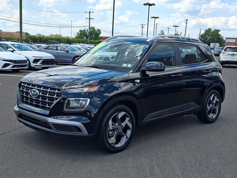 Certified 2023 Hyundai Venue SEL FWD image 3