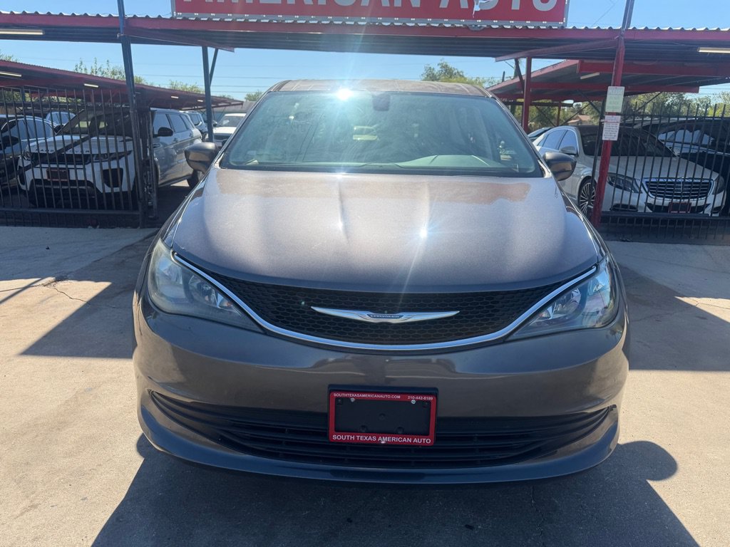 Used 2018 Chrysler Pacifica Touring FWD image 22