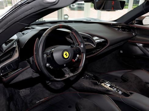 Used 2022 Ferrari SF90 Spider image 13