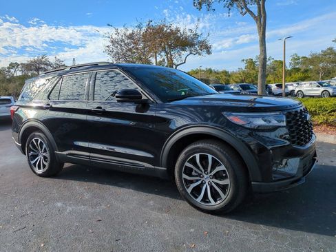 Certified 2025 Ford Explorer ST-Line w/ Premium Package image 2