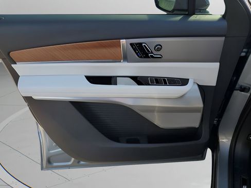 New 2026 Cadillac Vistiq Luxury w/ LPO, Floor Liner Package image 27