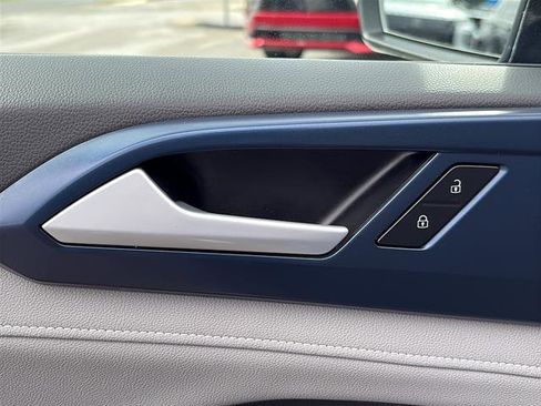Certified 2024 Volkswagen Taos SE FWD image 30