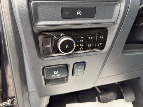 Used 2025 Ford F150 Lariat AWD/4WD image 24