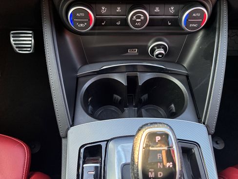 Certified 2024 Alfa Romeo Stelvio Veloce image 20