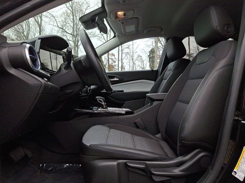 Used 2024 Chevrolet Trax LT w/ Driver Confidence Package image 13