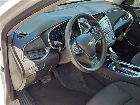 Used 2025 Chevrolet Malibu LT FWD image 10