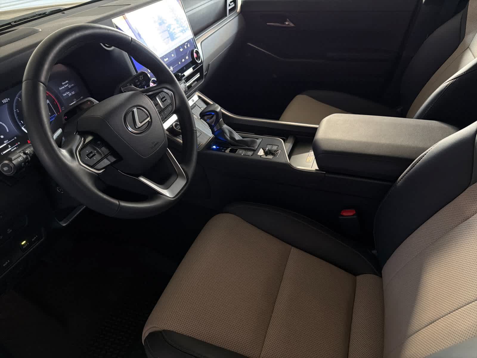 Used 2025 Lexus GX 550 w/ Accessory Package (32) AWD/4WD image 11