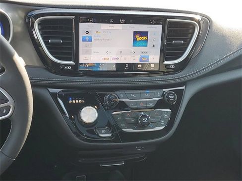 New 2026 Chrysler Pacifica Select image 15