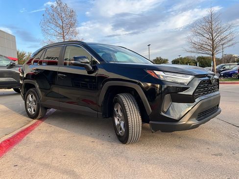 Used 2025 Toyota RAV4 XLE image 5