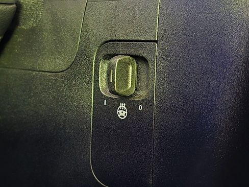 Used 2025 Mercedes-Benz GLB 250 4MATIC image 18