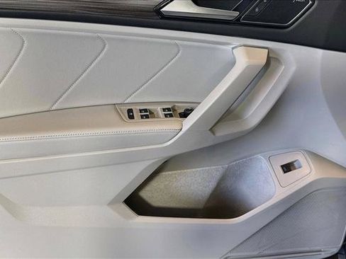 Used 2022 Volkswagen Tiguan SEL R-Line AWD/4WD image 17