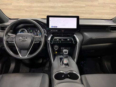 Used 2024 Toyota Venza XLE AWD/4WD image 2