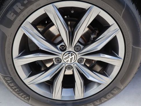Used 2022 Volkswagen Tiguan SE image 45