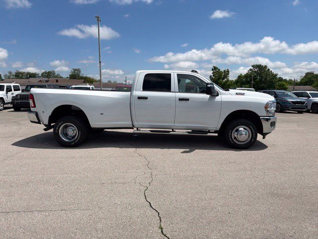 Used 2024 RAM 3500 Tradesman w/ Chrome Appearance Group AWD/4WD image 6