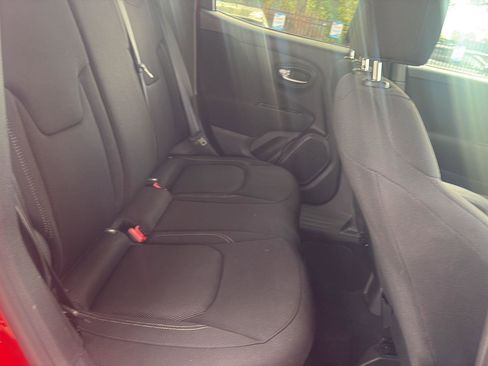 Used 2021 Jeep Renegade Sport FWD image 18