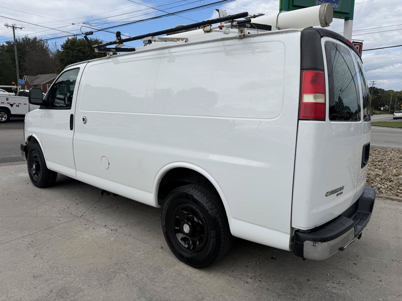 Used 2014 Chevrolet Express 2500 RWD image 3