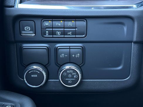 New 2026 Chevrolet Suburban Premier image 29