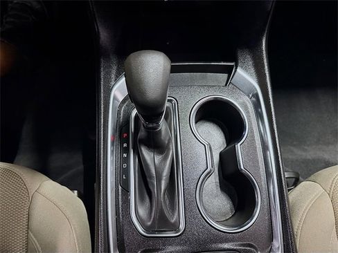 Used 2022 Chevrolet Traverse LS image 23