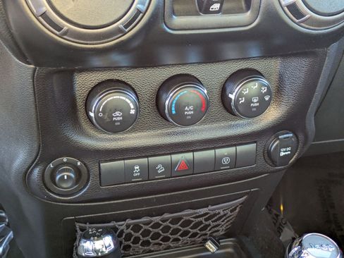 Used 2018 Jeep Wrangler Unlimited Sport image 23