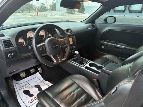 Used 2014 Dodge Challenger R/T image 9