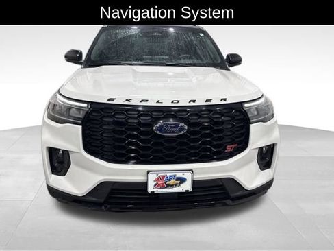 Used 2025 Ford Explorer ST AWD/4WD image 2