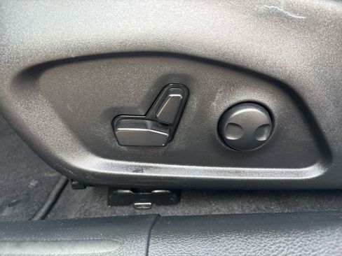 Used 2025 Jeep Compass Limited image 23