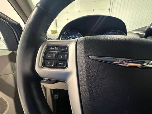 Used 2016 Chrysler Town & Country Touring w/ Driver Convenience Group FWD image 39