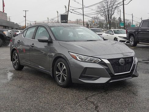 Used 2020 Nissan Sentra SV image 2