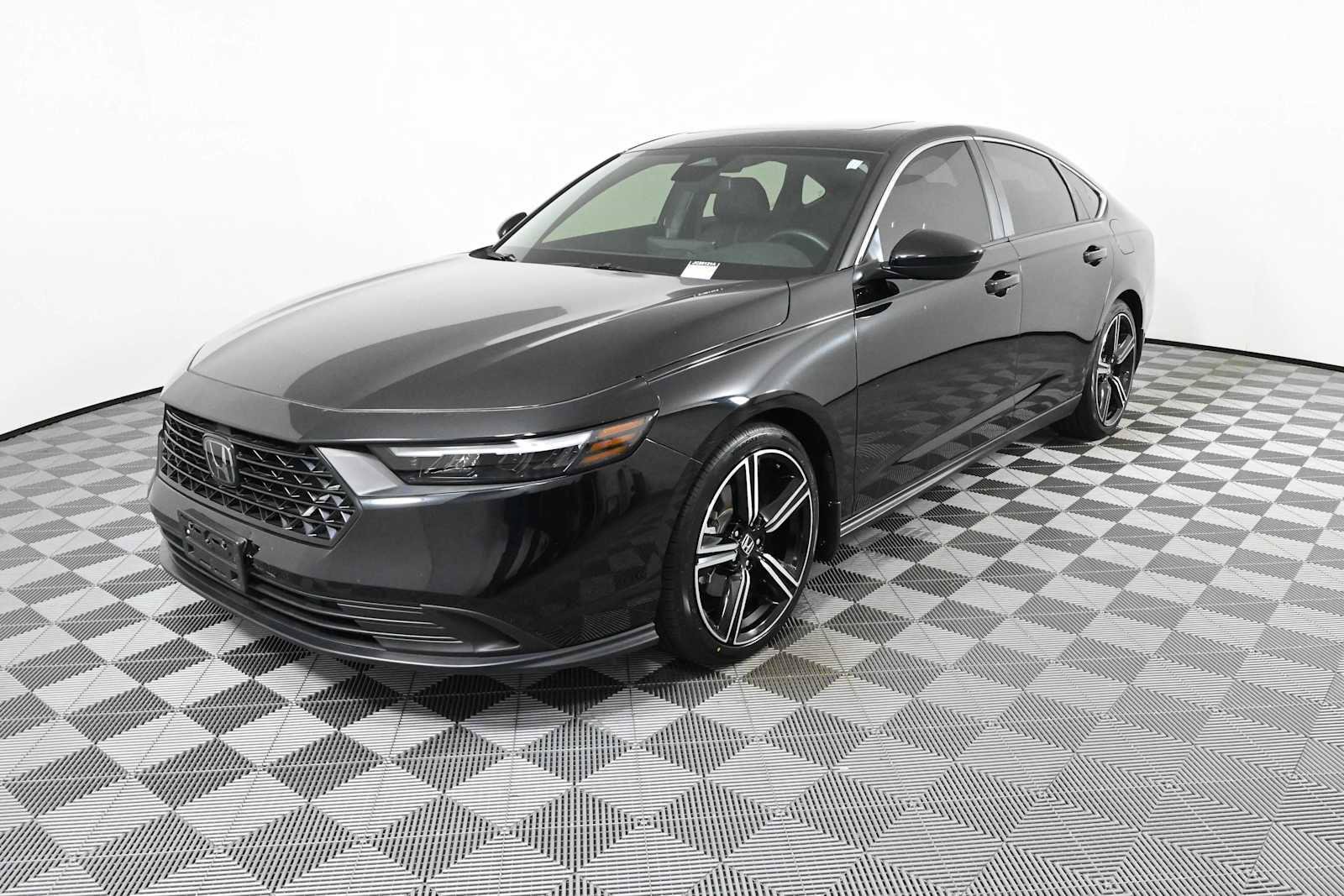 Used 2024 Honda Accord Sport image 2
