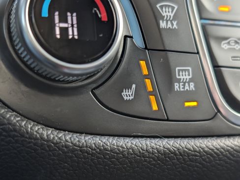 Used 2019 Chevrolet Equinox LT image 4