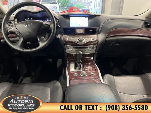 Used 2017 INFINITI Q70 3.7 image 24