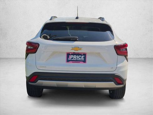 Used 2024 Chevrolet Trax LT w/ LT Convenience Package FWD image 6