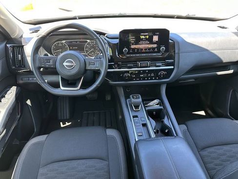 Certified 2025 Nissan Pathfinder SV FWD image 25