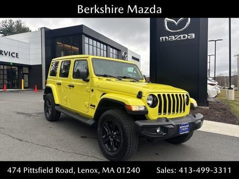 Used 2022 Jeep Wrangler Unlimited Sahara AWD/4WD image 1