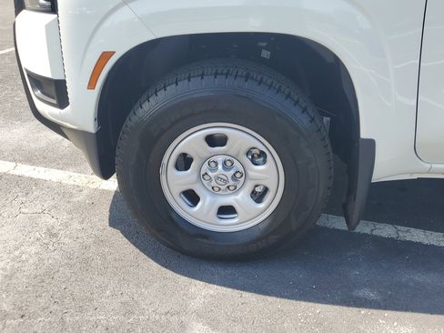 New 2025 Nissan Frontier S image 4